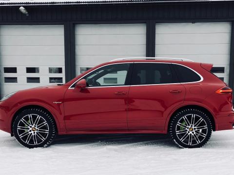 Porsche Cayenne  E-Hybrid Rouge