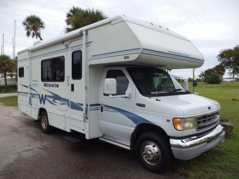 Ford Winnebago  Minnie 24F Blanc