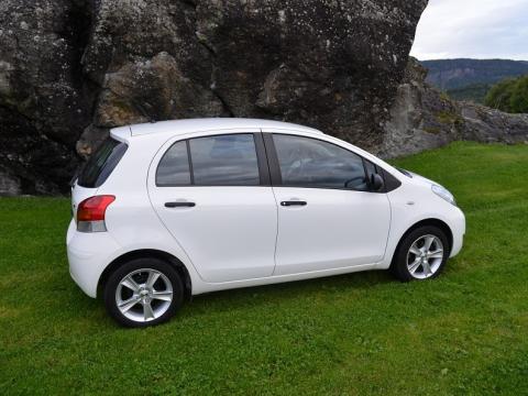 Toyota YARIS TOYOTA YARIS LINEA TERRA Blanc