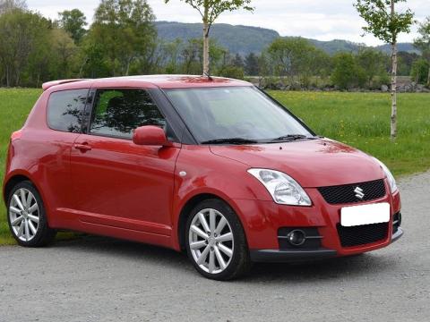 Suzuki Swift Berline Rouge