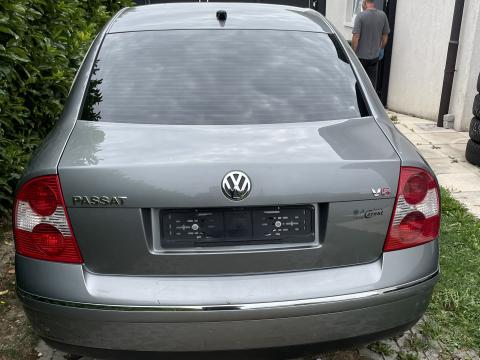 Volkswagen PASSAT 2.3 v5 Gris