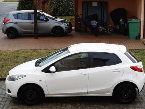 Mazda 2 1.4 Exclusive Blanc