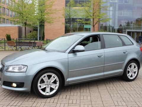 Audi Audi A3 2,0 TDI Grise Audi A3 2,0 TDI Grise Gris