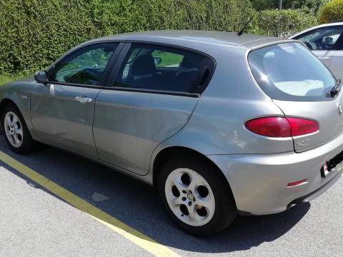 Alfa Romeo 147 1.6 TS 105 DISTINCTIVE Gris