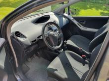 Toyota Yaris 1.4-90 D Gris